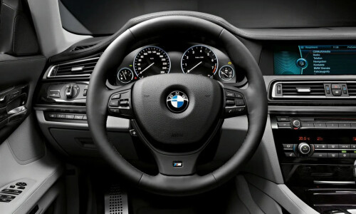 BMW 750i xDrive photo 14