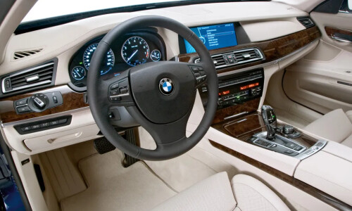 BMW 760i photo 2