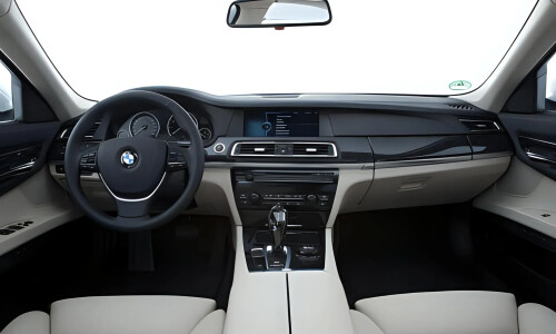 BMW 760i photo 7