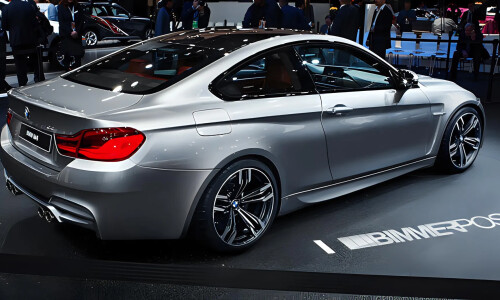 BMW M4 photo 8