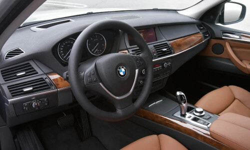 BMW X5 photo 2