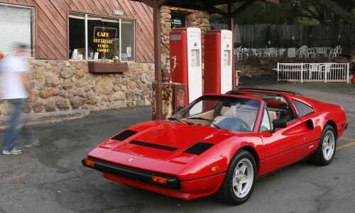 Ferrari 308 photo 9