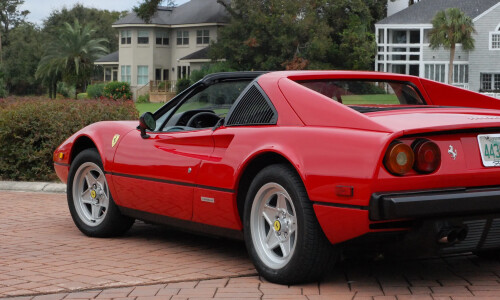 Ferrari 308 photo 11