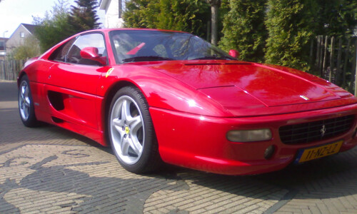 Ferrari 355 photo 2