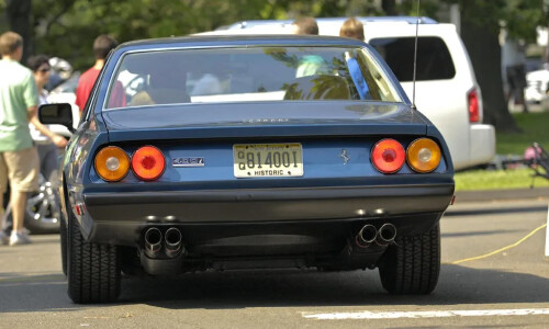 Ferrari 400 image #16