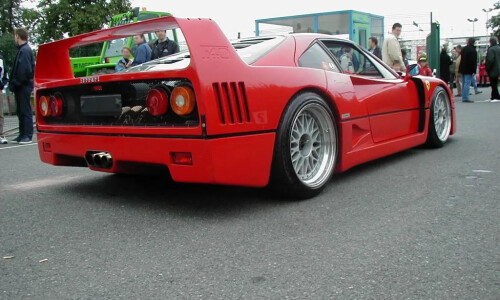 Ferrari F40 photo 9