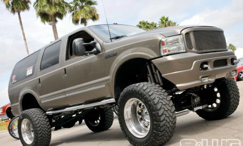 Ford Excursion photo 12