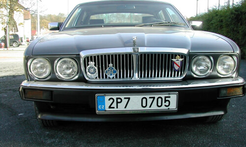 Jaguar XJ40 #12