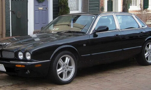 Jaguar XJ6 #10