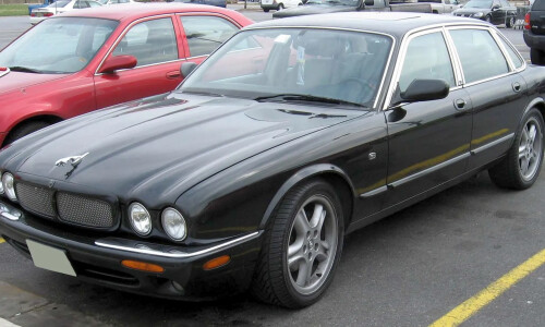 Jaguar XJR photo 11