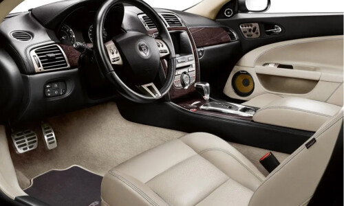 Jaguar XKR Portfolio #10