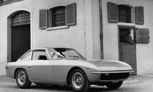 Lamborghini Islero photo 12