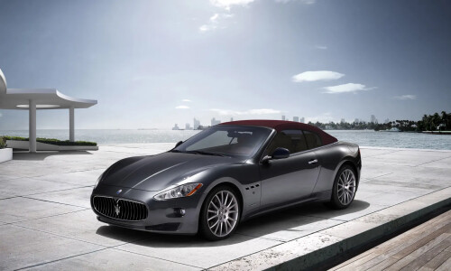 Maserati GranCabrio photo 8