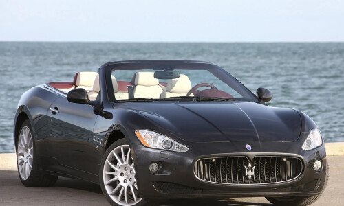 Maserati GranCabrio photo 9