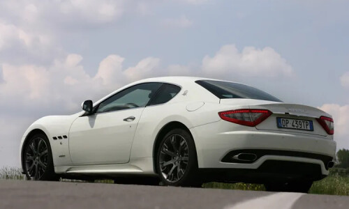 Maserati GranTurismo S #11