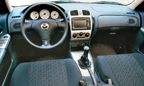 Mazda 323 Dynamic #10