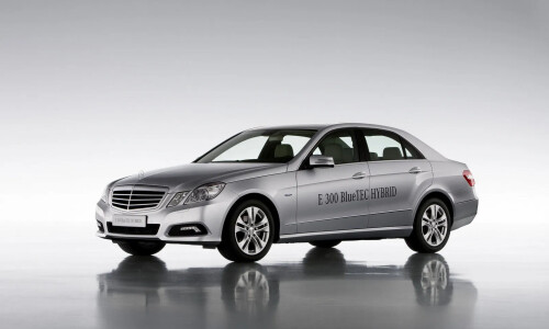 Mercedes-Benz e-300-hybrid image #4