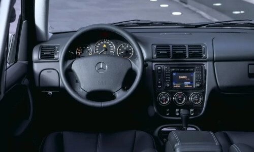 Mercedes-Benz ML 55 AMG #7