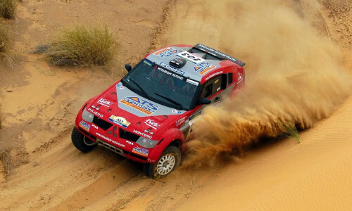 Mitsubishi Pajero Dakar photo 13