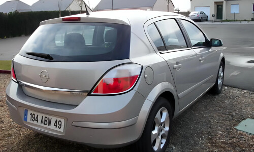 Opel Astra 1.9 CDTI #16
