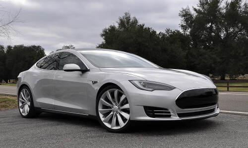 Tesla Model S photo 3