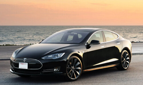 Tesla Model S photo 4