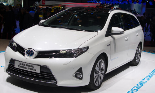 Toyota Auris Hybrid #6