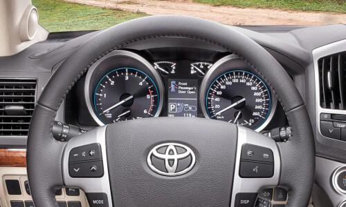 Toyota Land Cruiser V8 #5