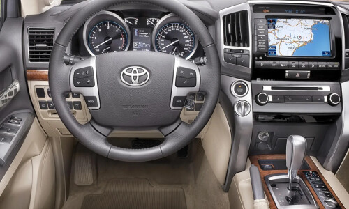Toyota Land Cruiser V8 #8