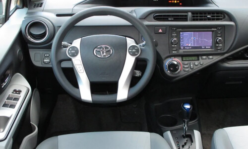 Toyota Prius photo 7