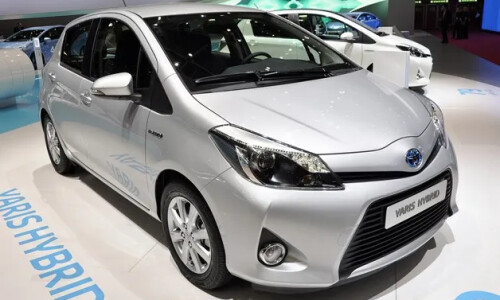 Toyota Yaris Hybrid photo 3