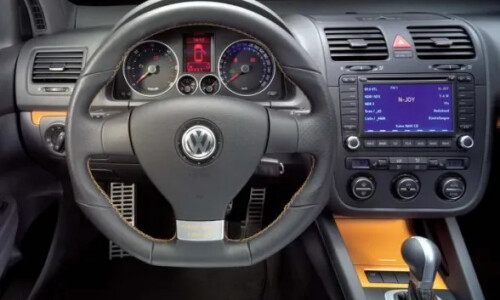 VW Golf speed #1