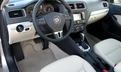 VW Jetta Hybrid photo 8